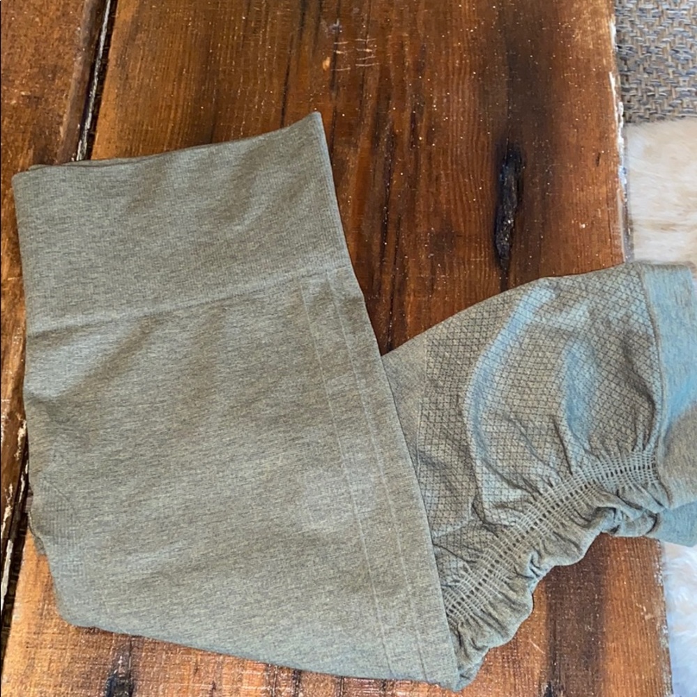 Lululemon Seamless Cropped Leggings